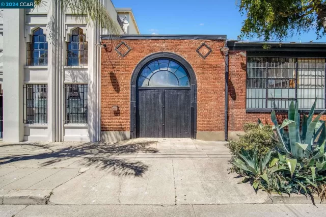 MLS: 41064387 Condo For Sale