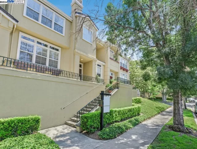 MLS: 41064567 Condo For Sale