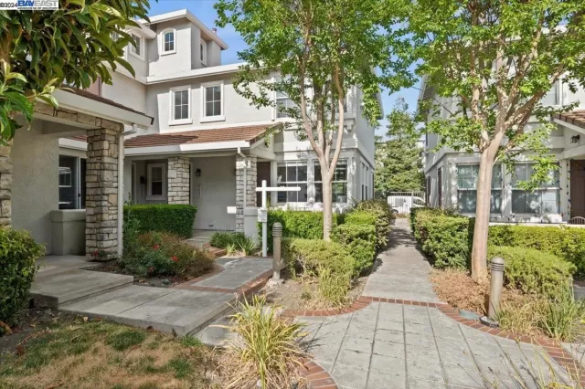 MLS: 41064685 Condo For Sale