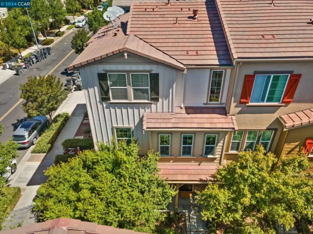 MLS: 41064766 Condo For Sale