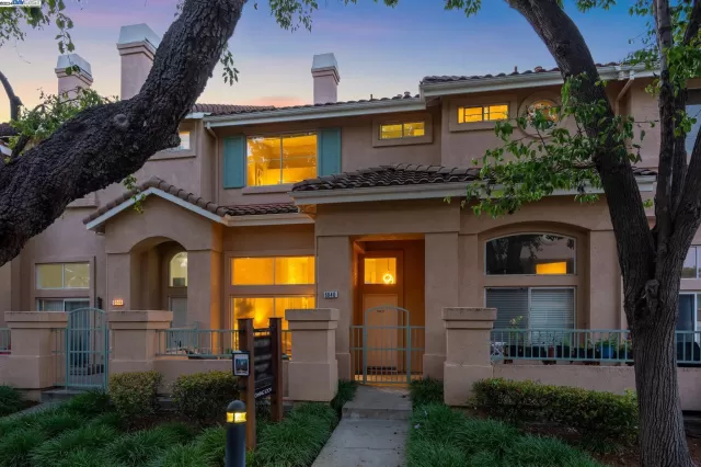 MLS: 41064792 Condo For Sale