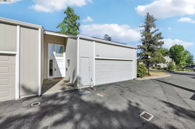 MLS: 41065994 Condo For Sale