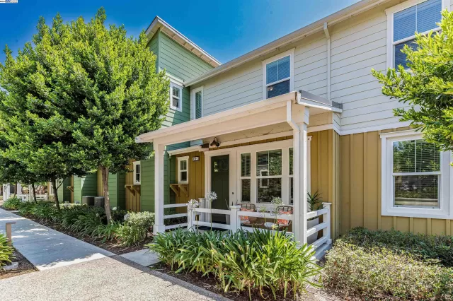 MLS: 41066332 Condo For Sale