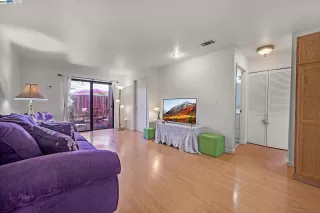 Photo #5: 41066700 Listing