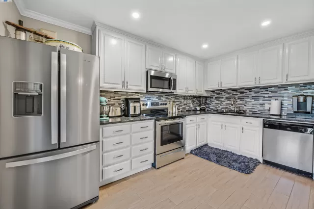 MLS: 41066868 Condo For Sale