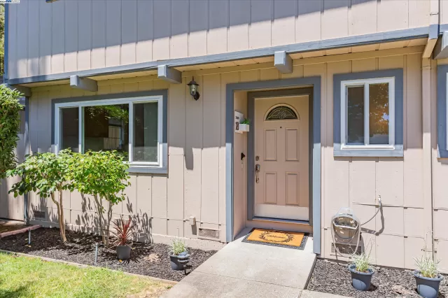 MLS: 41067081 Condo For Sale