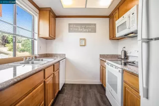 Photo #6: 41067100 Listing