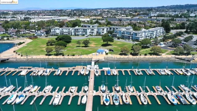 MLS: 41067313 Condo For Sale