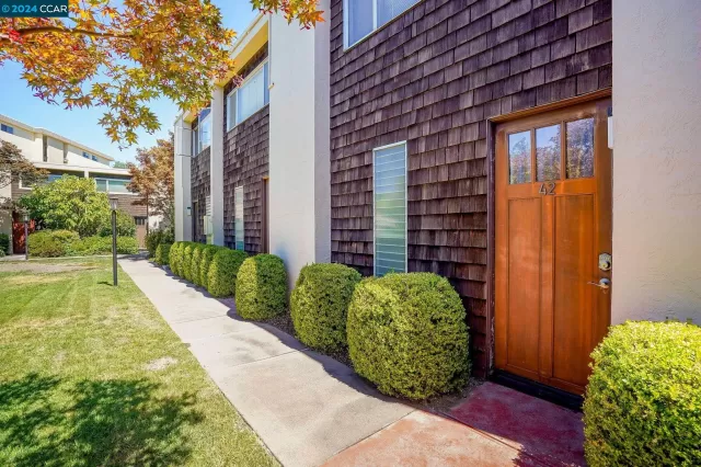MLS: 41067316 Condo For Sale