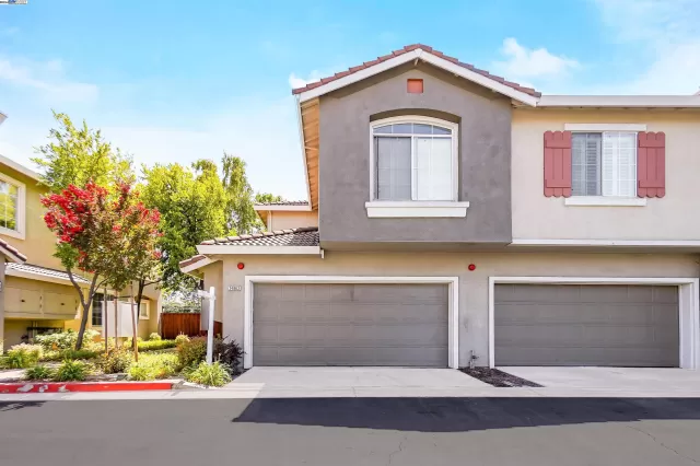 MLS: 41067472 Condo For Sale