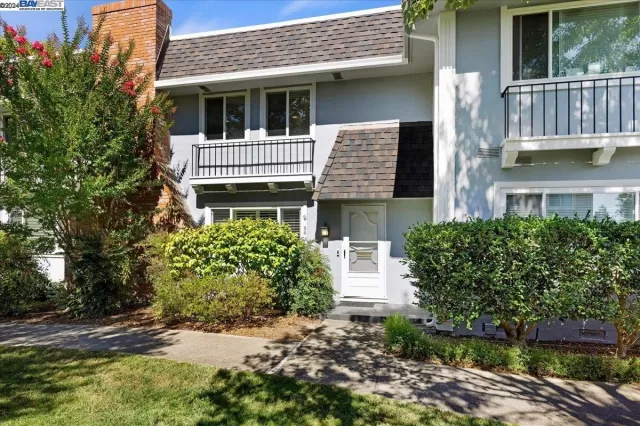 MLS: 41068107 Condo For Sale