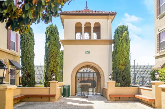 MLS: 41068330 Condo For Sale