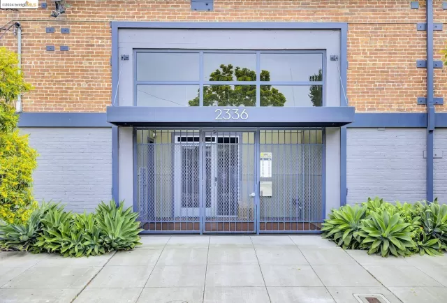 MLS: 41068419 Condo For Sale