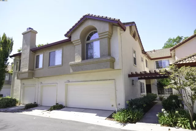 MLS: 41068762 Condo For Sale