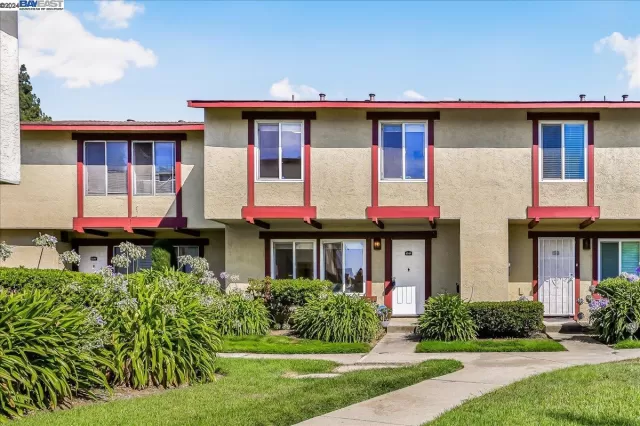 MLS: 41068964 Condo For Sale