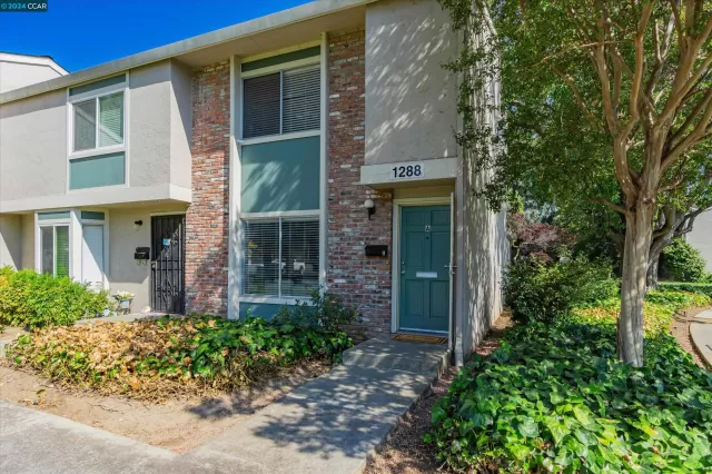 MLS: 41069331 Condo For Sale