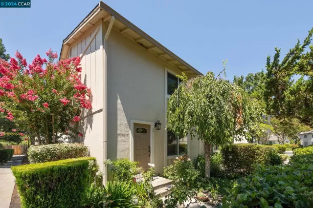 MLS: 41069554 Condo For Sale