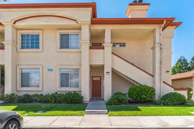 MLS: 41069695 Condo For Sale