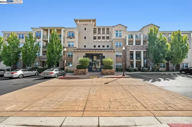 MLS: 41069734 Condo For Sale