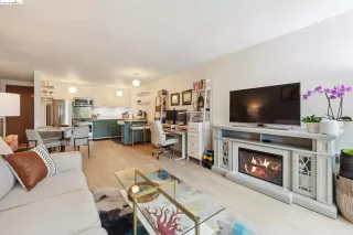 More Details about MLS # 41069776 : 4101 HOWE ST # 308