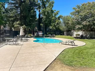 Photo #2: 41070029 Listing 