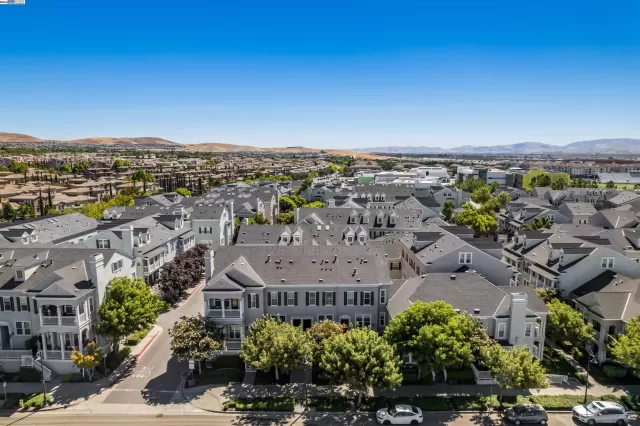 MLS: 41070133 Condo For Sale