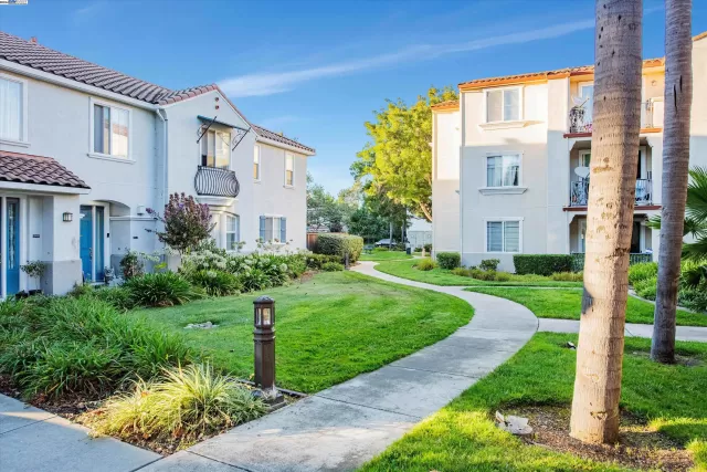 MLS: 41070432 Condo For Sale