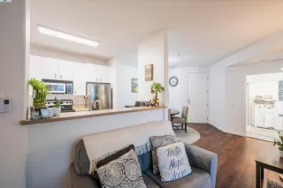 Photo #6: 41070432 Listing