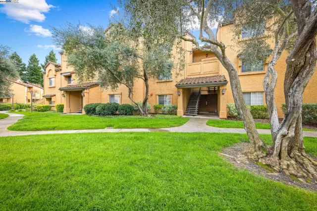 MLS: 41070902 Condo For Sale
