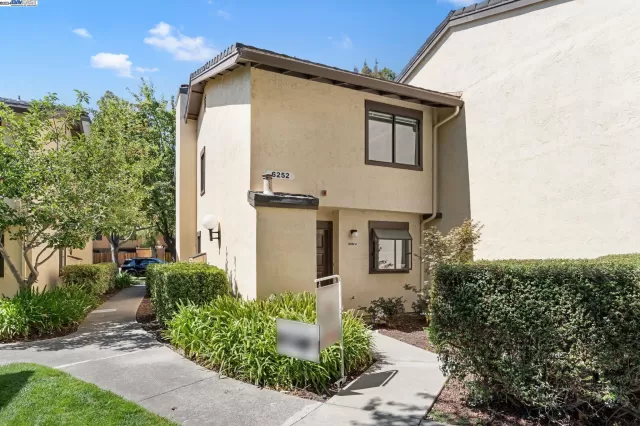 MLS: 41071238 Condo For Sale