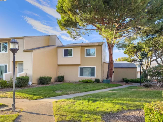 MLS: 41071419 Condo For Sale