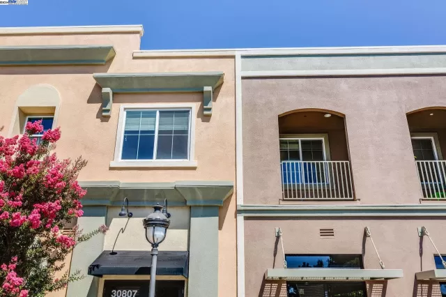 MLS: 41071560 Condo For Sale