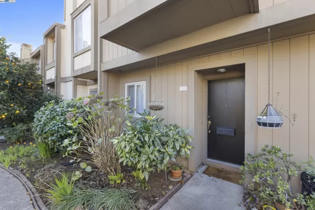 MLS: 41071690 Condo For Sale