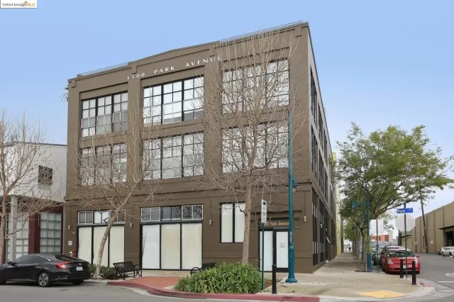 MLS: 41071869 Condo For Sale