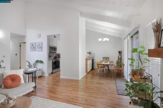 Photo #6: 41072019 Listing