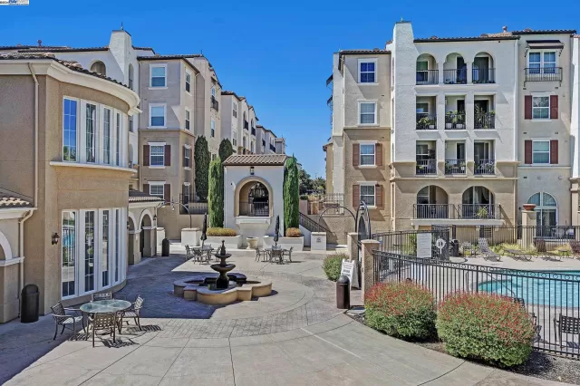 MLS: 41072032 Condo For Sale