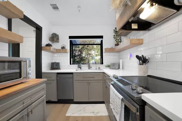 MLS: 41072051 Condo For Sale