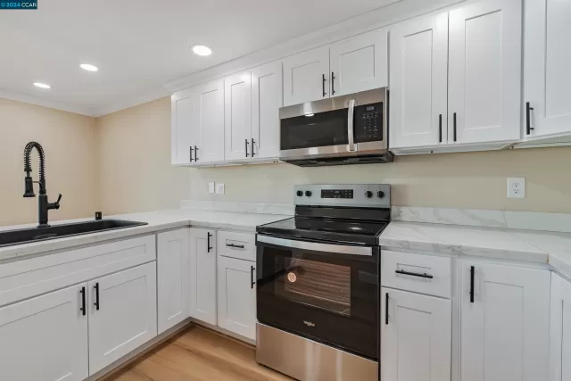 MLS: 41072128 Condo For Sale