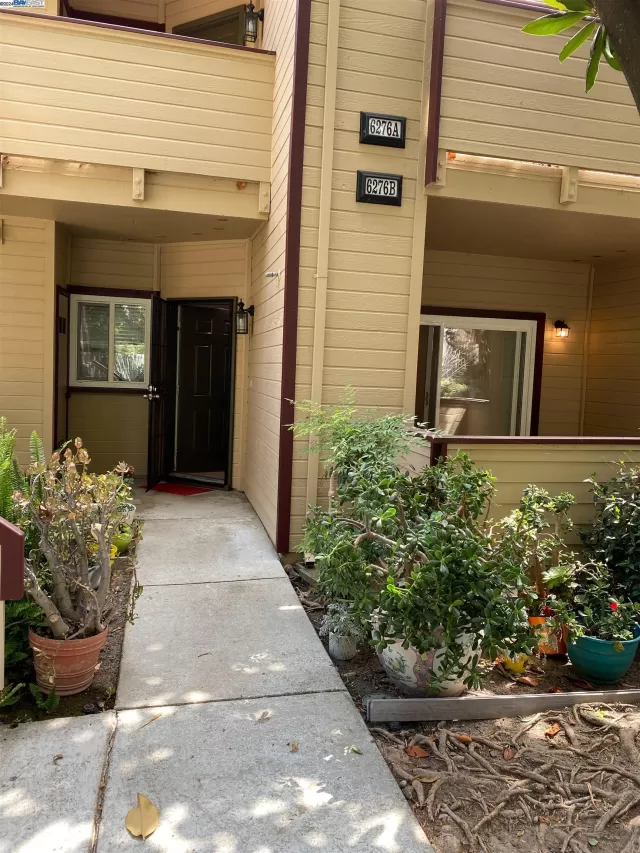 MLS: 41072244 Condo For Sale