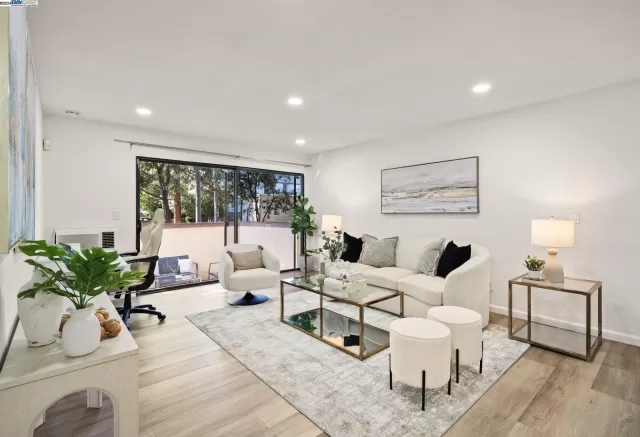 MLS: 41072698 Condo For Sale