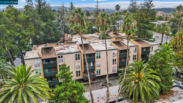 MLS: 41073101 Condo For Sale