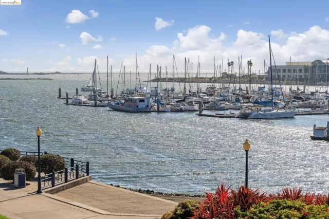 MLS: 41073228 Condo For Sale