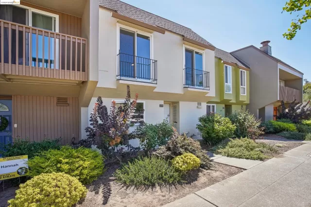 MLS: 41073233 Condo For Sale