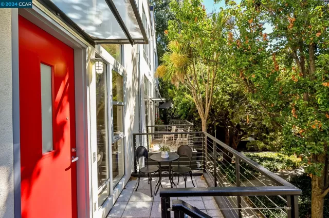 MLS: 41073310 Condo For Sale