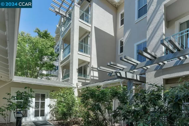 MLS: 41073370 Condo For Sale