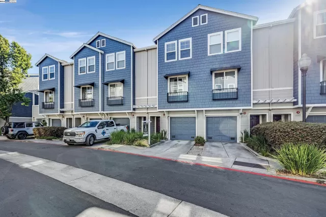 MLS: 41073404 Condo For Sale