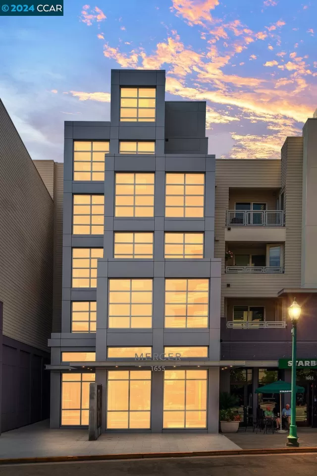 MLS: 41073448 Condo For Sale