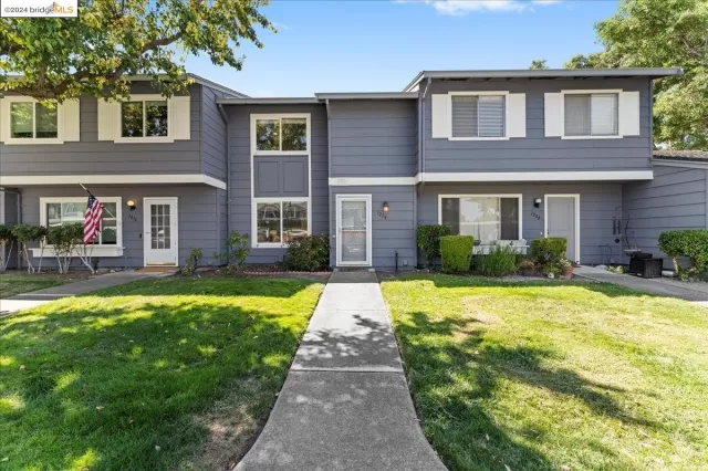 MLS: 41073596 Condo For Sale