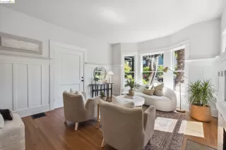 Photo #6: 41073600 Listing