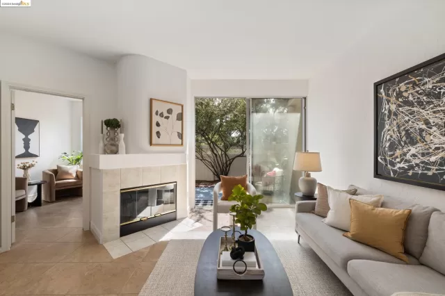 MLS: 41073763 Condo For Sale